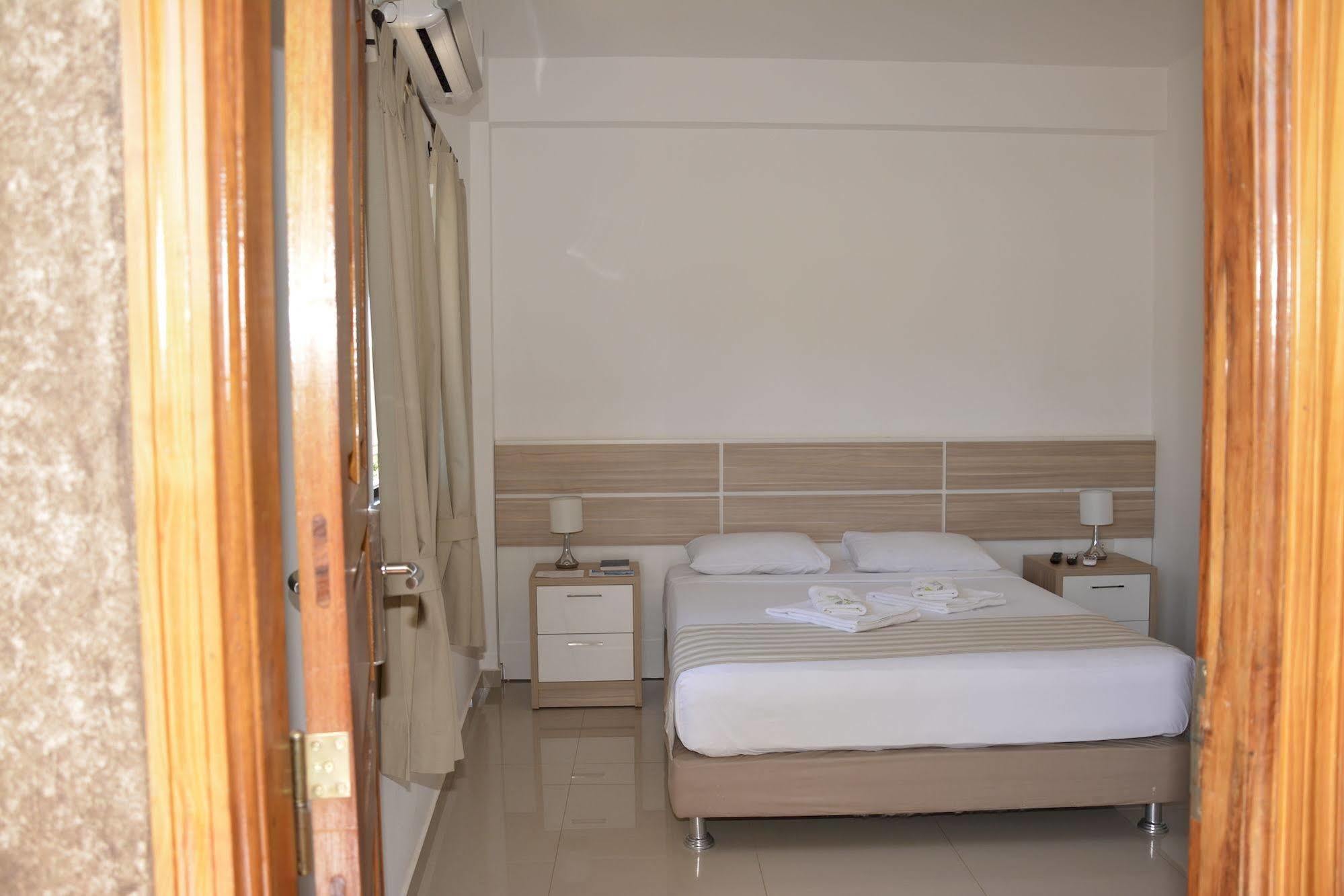 Hotel Salzburgo Ciudad del Este Luaran gambar